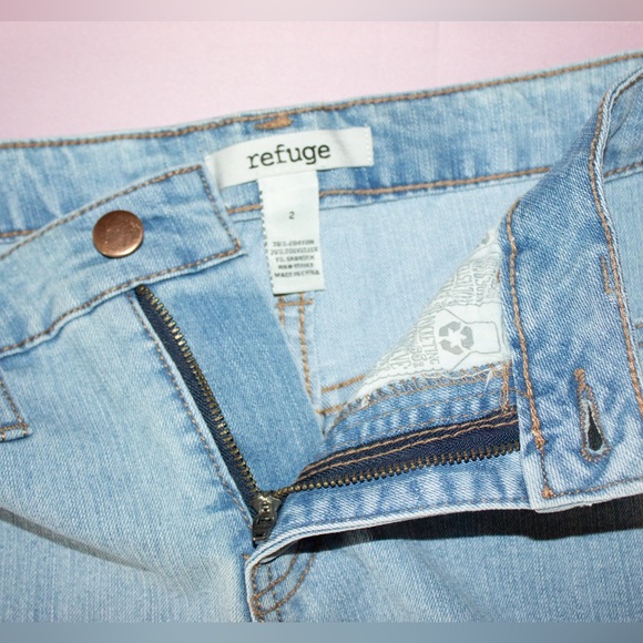 Refuge Jean Shorts | Light Blue wash | 2 - Picture 3 of 7